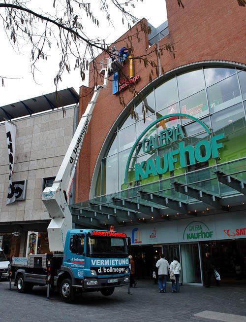 LK268 vor einen Galeria Kaufhof
